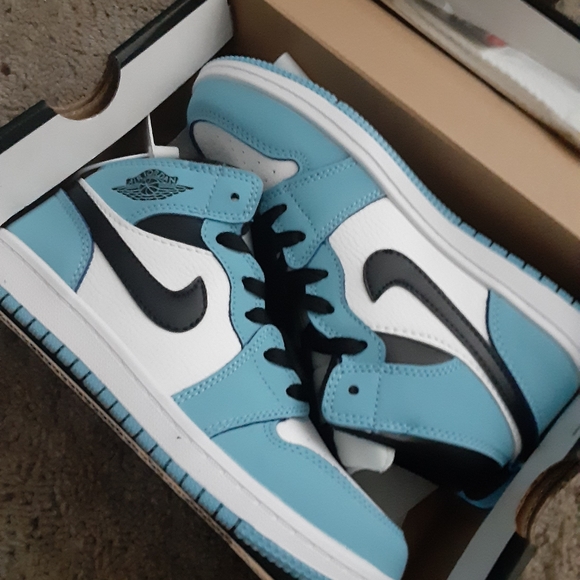 Jordan 1s - Picture 3 of 3